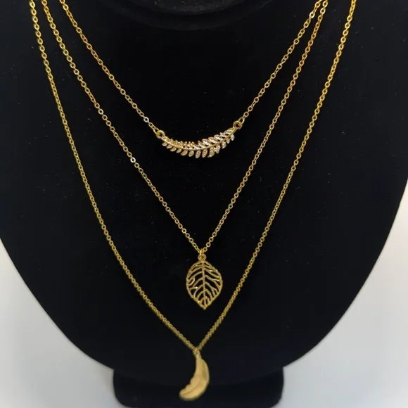 Leaf Pendant Necklace Triple Layered - Picture 4 of 10